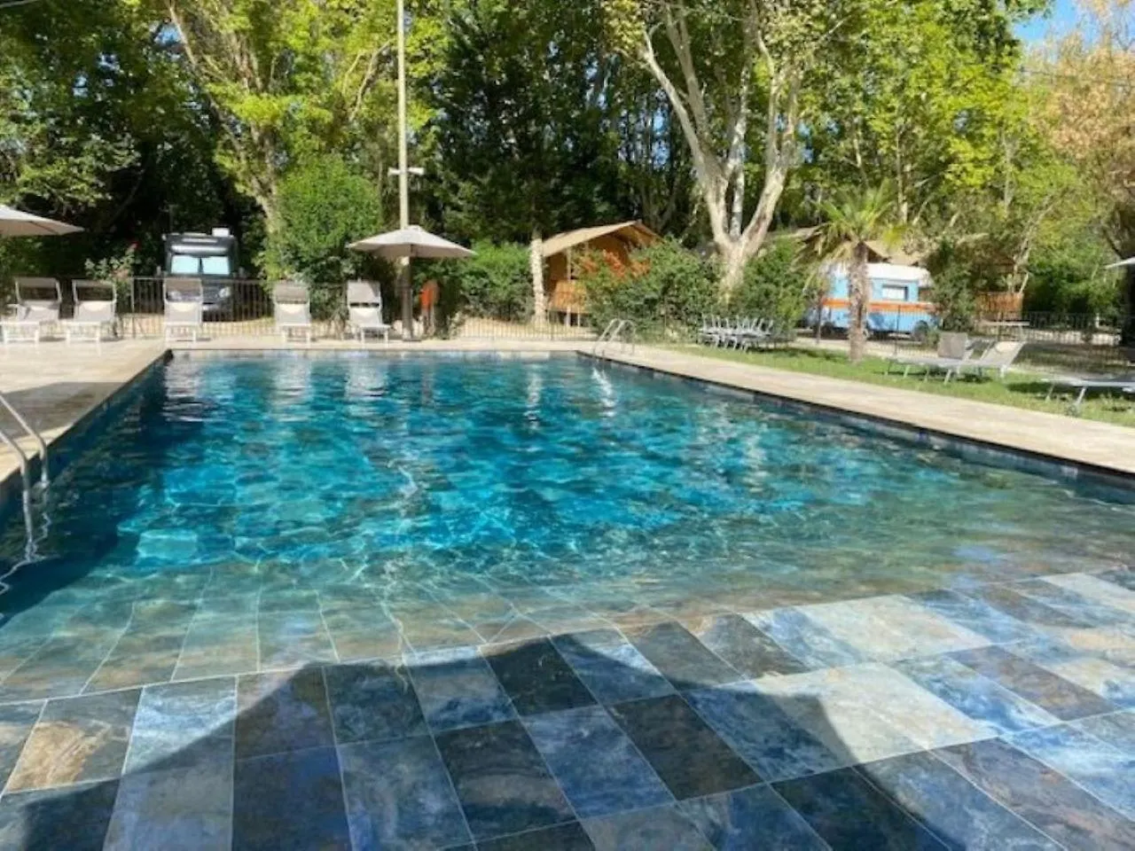 Camping Lodges & Nature - 71 Avignon France